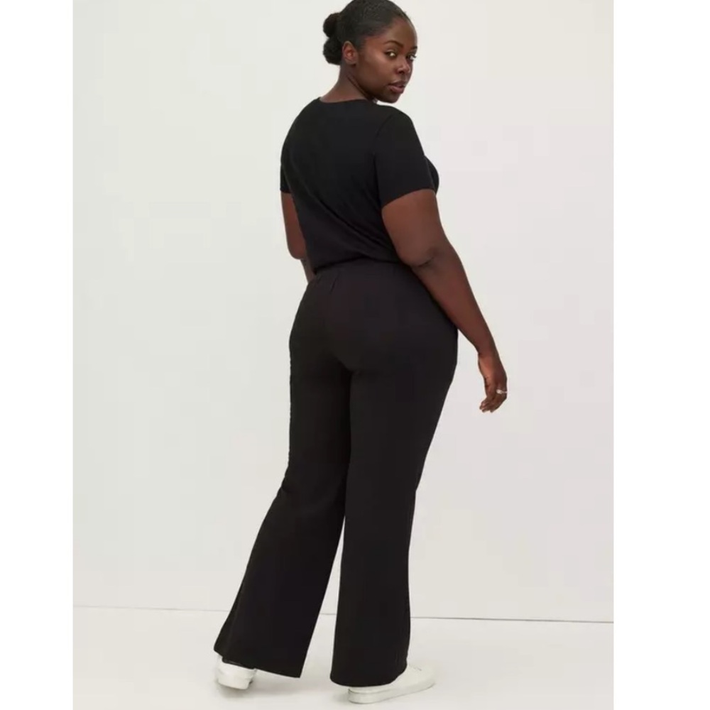 TORRID NWT Pull-On Flare Ultra Soft Fleece Mid-Rise Pant - Picture 3 of 6